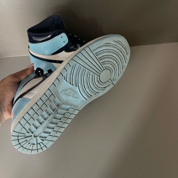 Jordan 1 Retro High UNC Patent Women’s - Picture 5 of 8